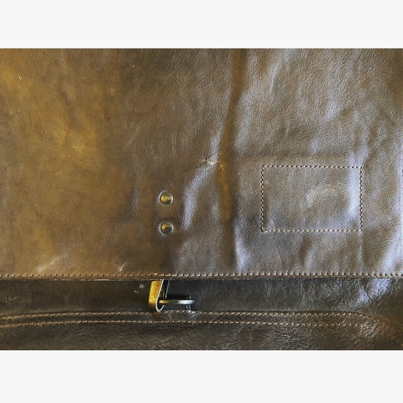 Men’s Banana Republic Leather Messenger Bag - Picture 2 of 8